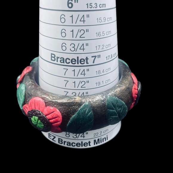 Vintage Hand Carved Wooden Floral Flower Leaf Bangle Bracelet Red Green Boho - Picture 2 of 7